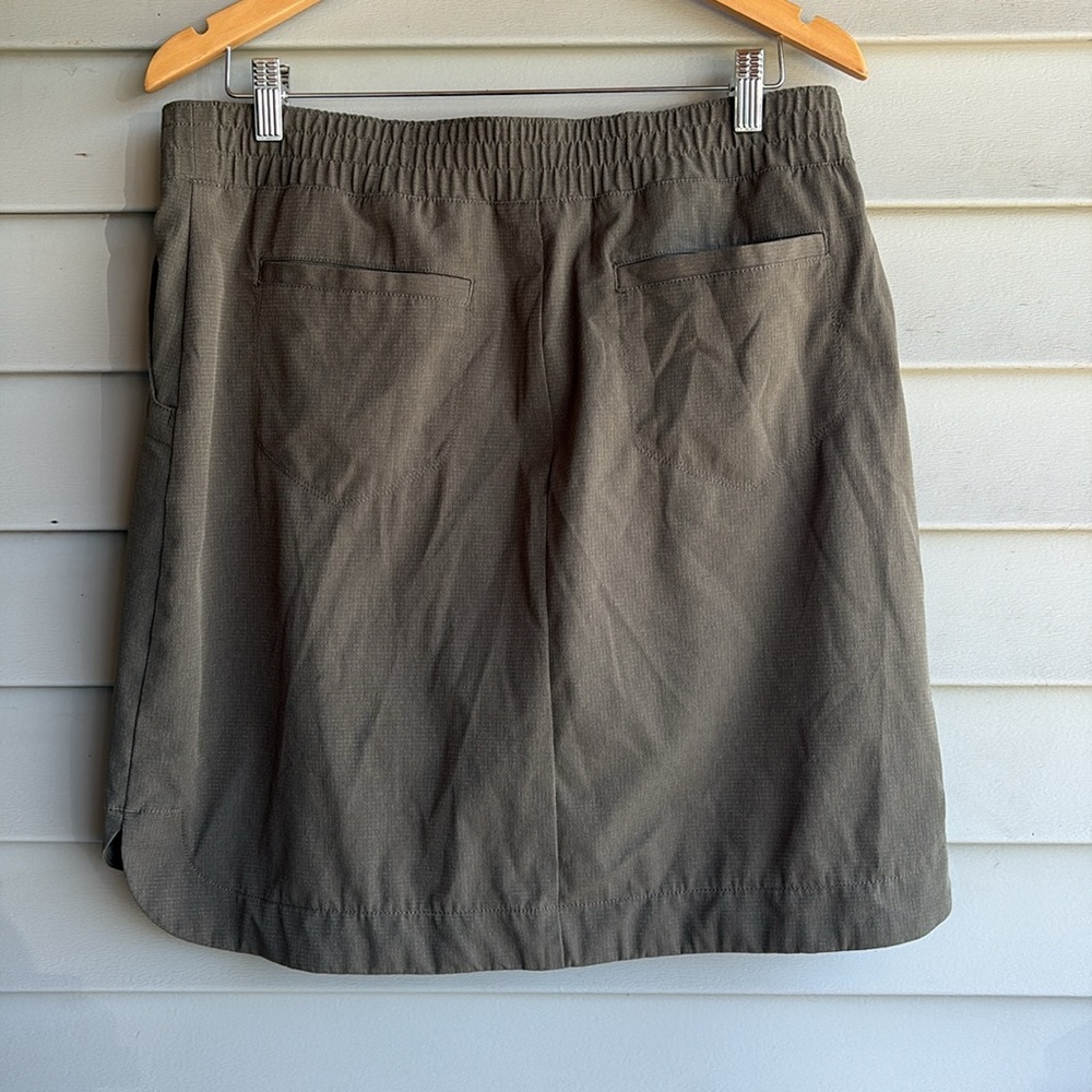 Duluth Trading Co. Olive Green Skirt with Elastic Waist. Size 14 - Picture 3 of 4